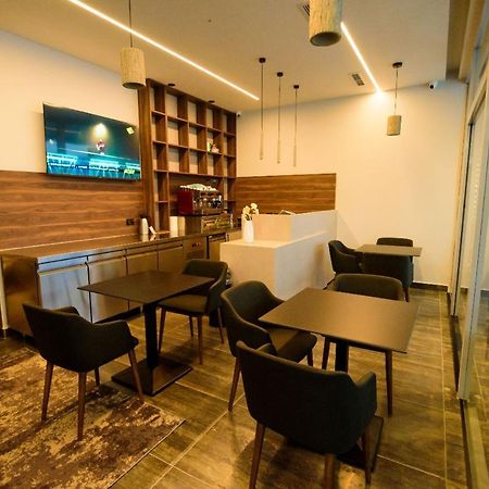 Hotel Zeneli Vlorë 外观 照片