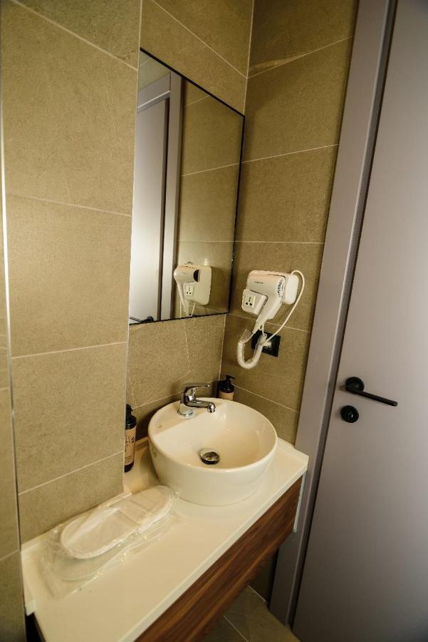 Hotel Zeneli Vlorë 外观 照片