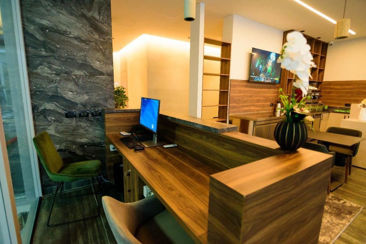 Hotel Zeneli Vlorë 外观 照片