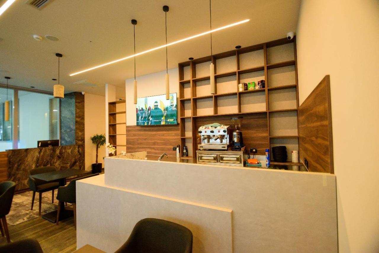 Hotel Zeneli Vlorë 外观 照片
